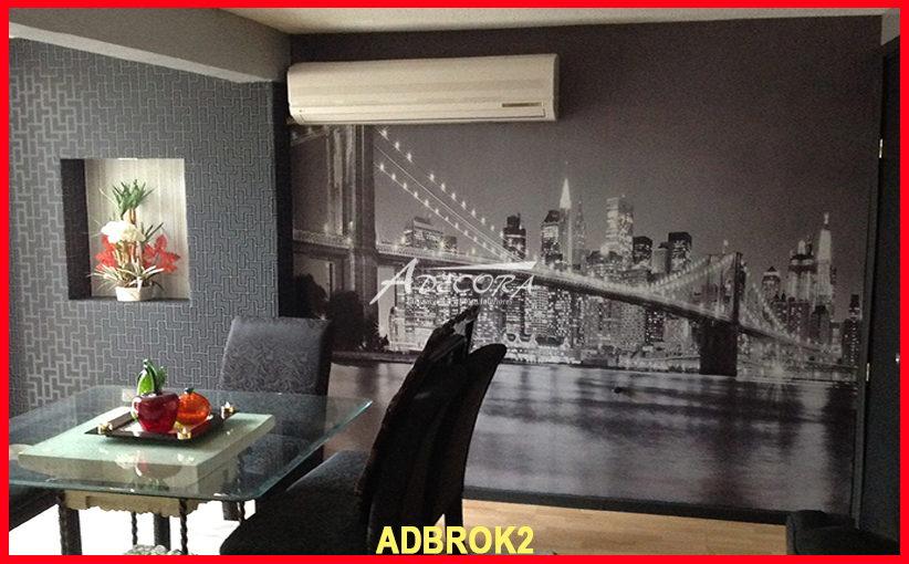 Sonnige, natürliche Steinwand für mediterranes Wohngefühl