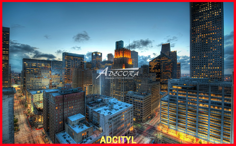 Sonnige, natürliche Steinwand für mediterranes Wohngefühl