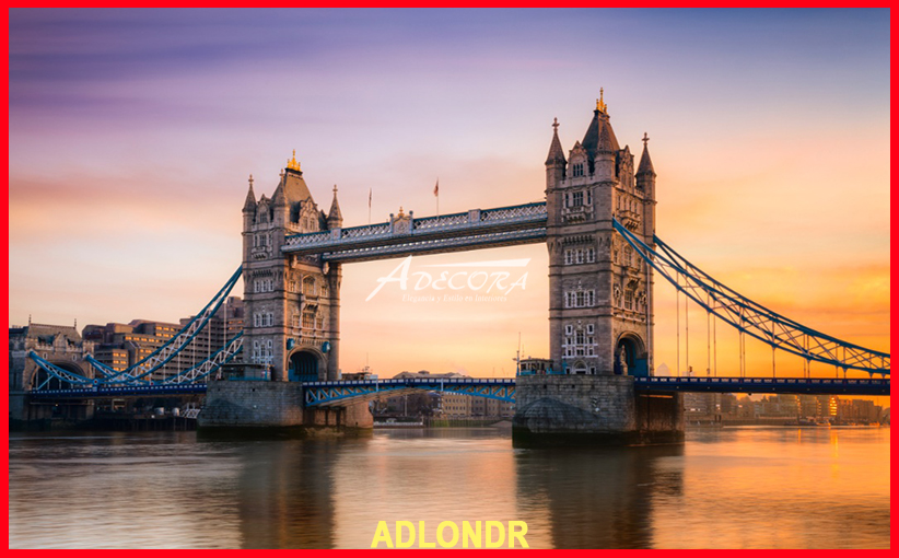 Sonnige, natürliche Steinwand für mediterranes Wohngefühl