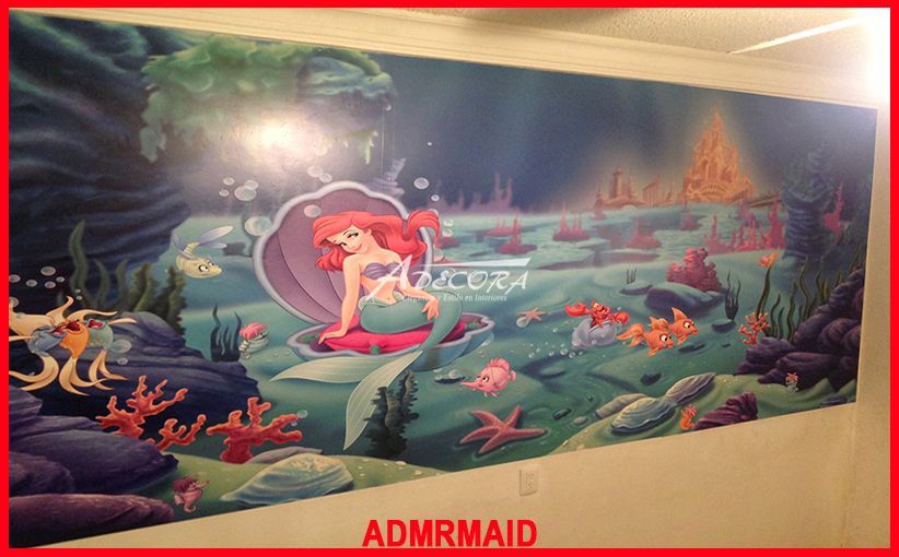 Sonnige, natürliche Steinwand für mediterranes Wohngefühl