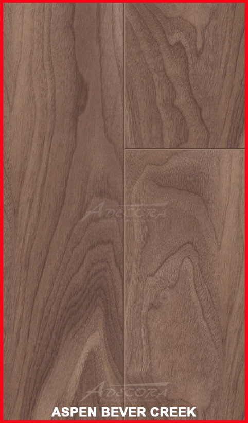 Sonnige, natürliche Steinwand für mediterranes Wohngefühl