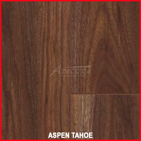 Sonnige, natürliche Steinwand für mediterranes Wohngefühl