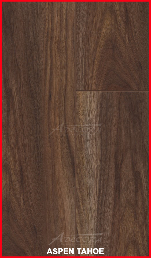 Sonnige, natürliche Steinwand für mediterranes Wohngefühl