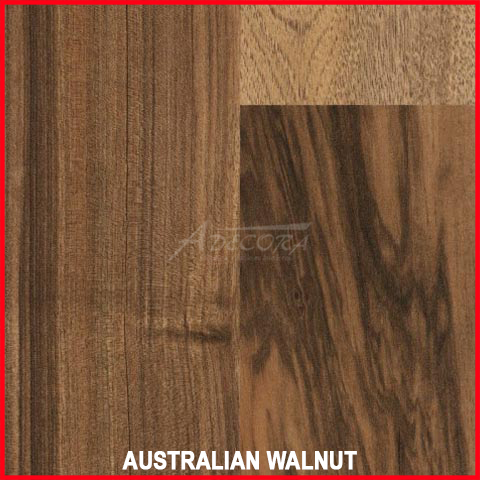 Sonnige, natürliche Steinwand für mediterranes Wohngefühl