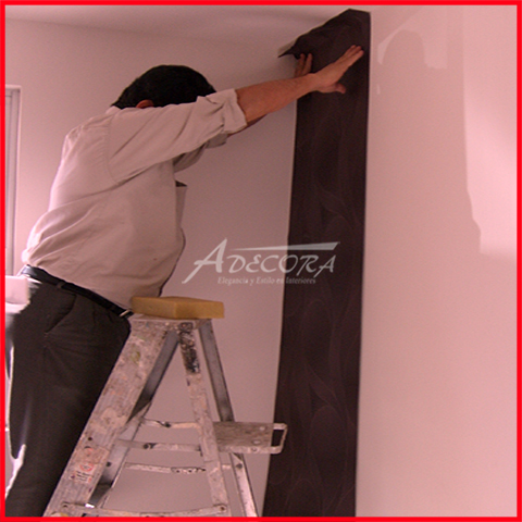 Sonnige, natürliche Steinwand für mediterranes Wohngefühl