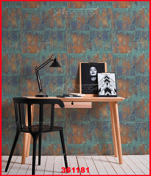 Sonnige, natürliche Steinwand für mediterranes Wohngefühl