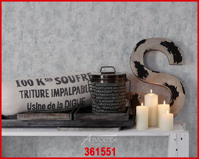 Sonnige, natürliche Steinwand für mediterranes Wohngefühl