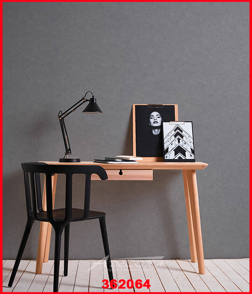 Sonnige, natürliche Steinwand für mediterranes Wohngefühl