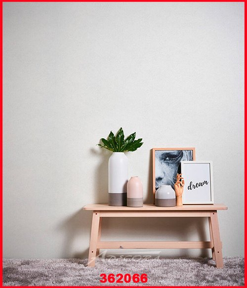 Sonnige, natürliche Steinwand für mediterranes Wohngefühl