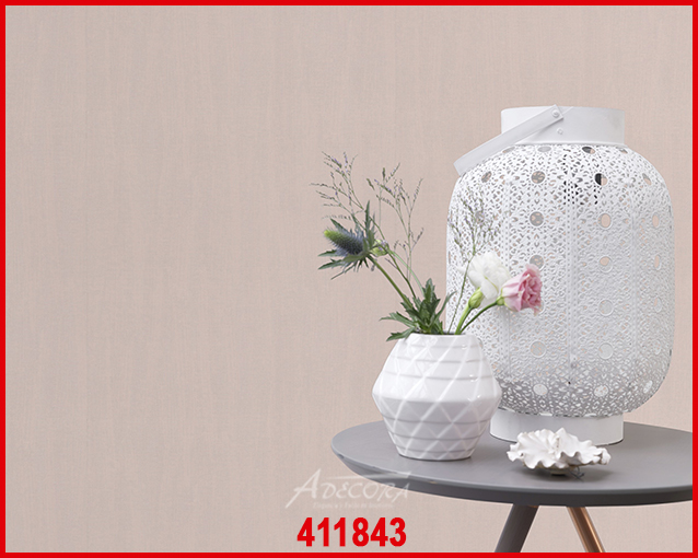 Sonnige, natürliche Steinwand für mediterranes Wohngefühl